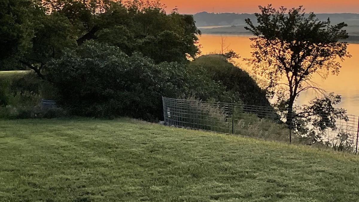 Bon Homme County House | On the Bluff, Overlooking the River. Outdoorsman’s Paradise!