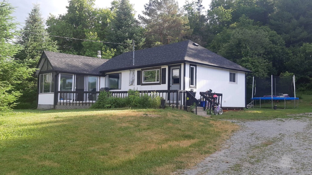 Kinmount House | On The Burnt River in Kinmount - Swim, Kayak, Bike, ATV - Two double Kayaks