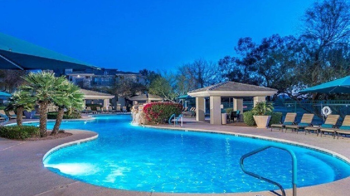 Kierland Apartment | On the Golf Couse! The Best of Kierland, walk to shops and restaurants