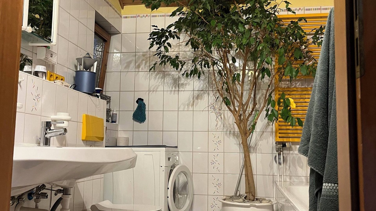 Abstatt House | On the outskirts, close to the highway, all shopping facilities 2 rooms for 4 persons.