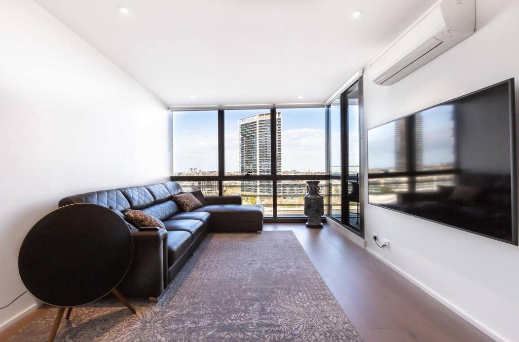 Docklands Apartment | On the River - A Resort-style Retreat in Docklands