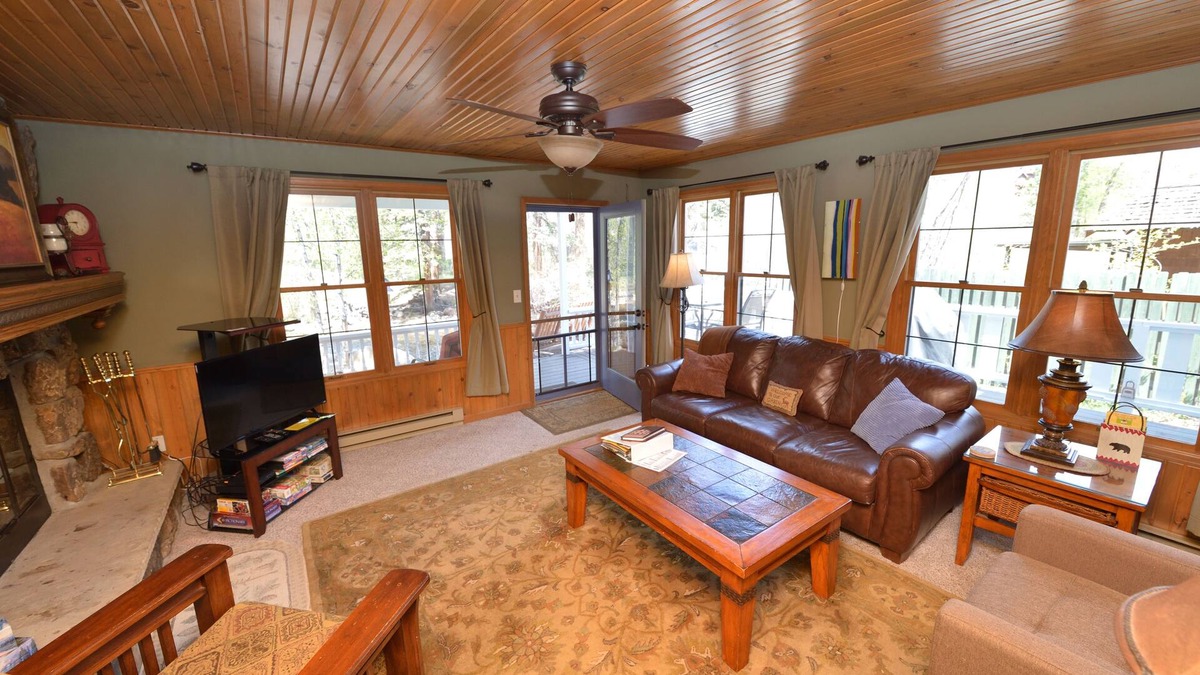 Estes Park House | On the river.fish from the porch! Close to RMNP.5 star reviews