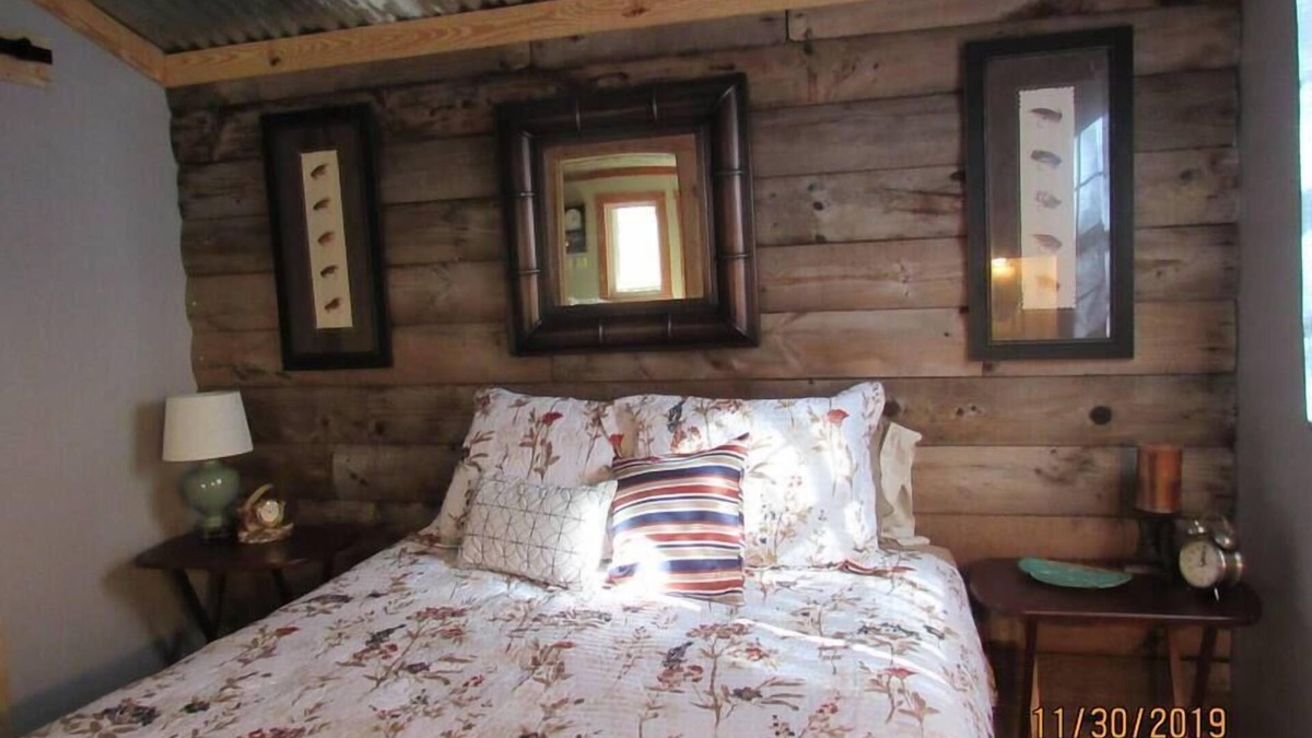 Claxton House | On the Riverbend Cabin