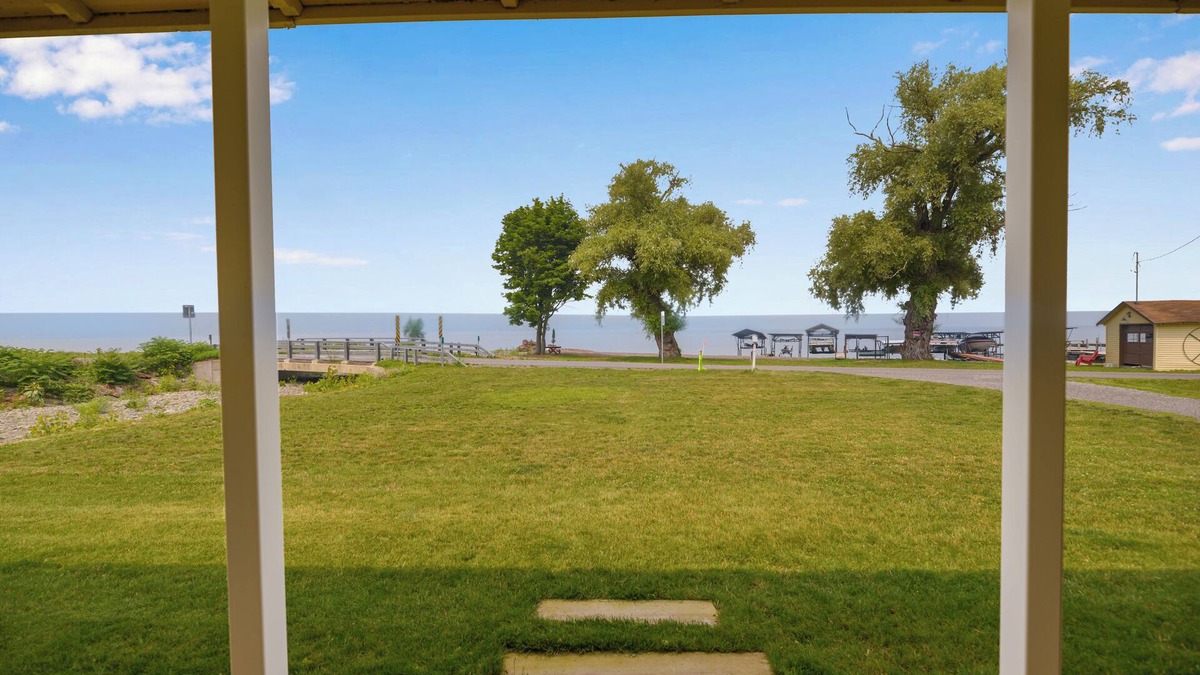 Valois House | On the Rocks - A Wine Country Wonder!
