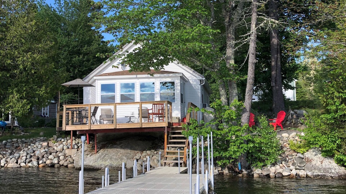 Franklin Cottage | On The Rocks is located near Acadia National Park and Mount Desert Island.