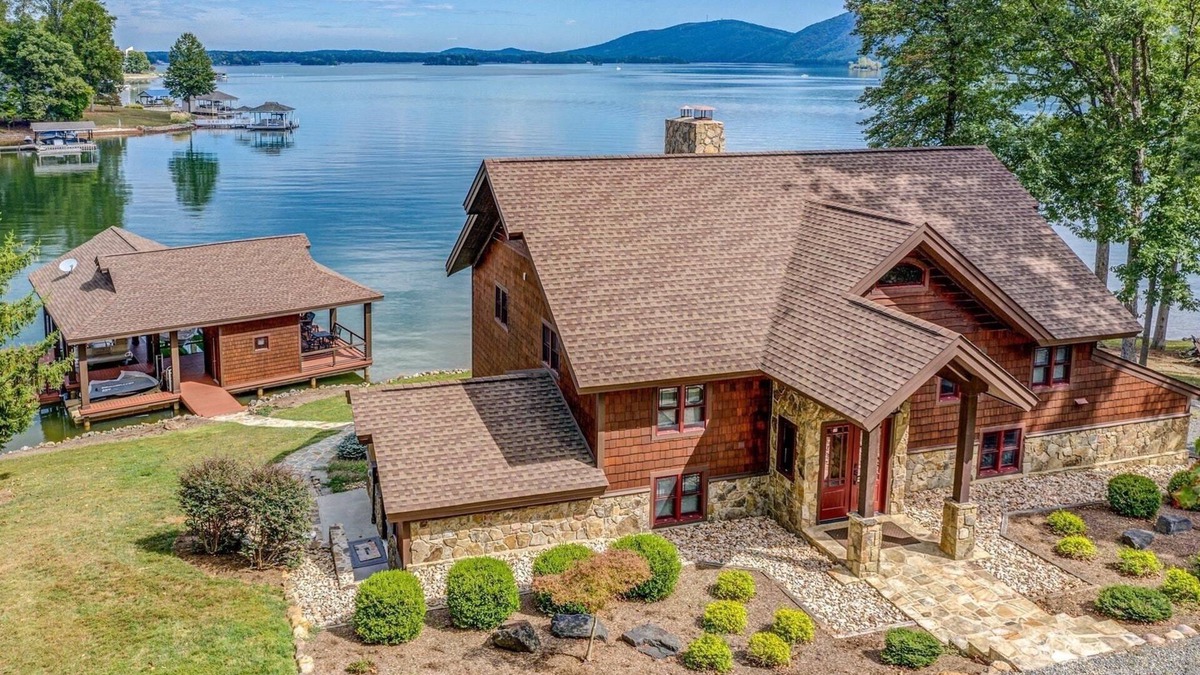 Penhook Cabin | On The Rocks SML