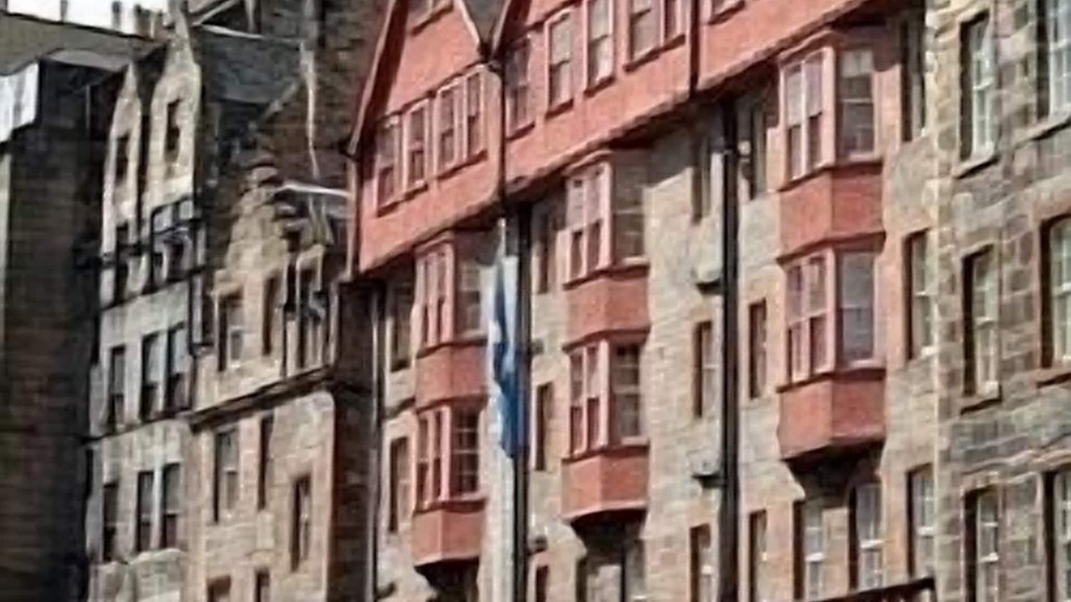 Old Town Apartment | On the Royal Mile, Lawnmarket, Old Town, Edinburgh