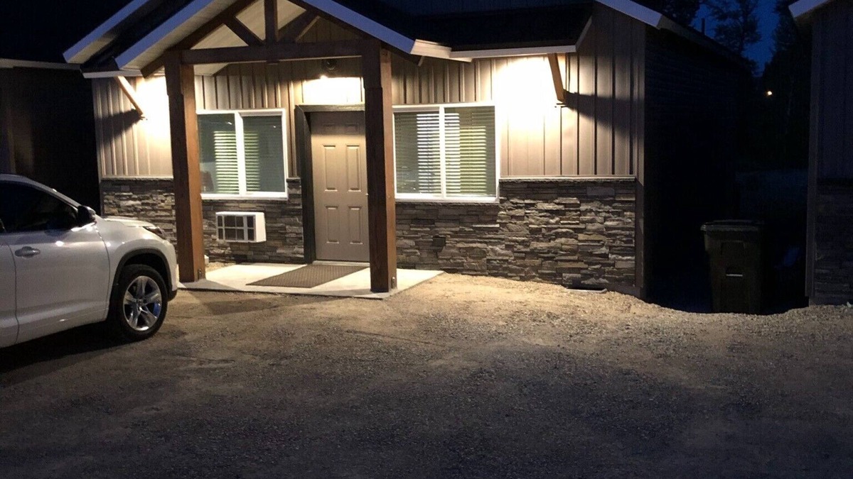 Salmon House | On the Salmon River-Cabin 3 - 2 bed, 2 Bath, Sleeps 6