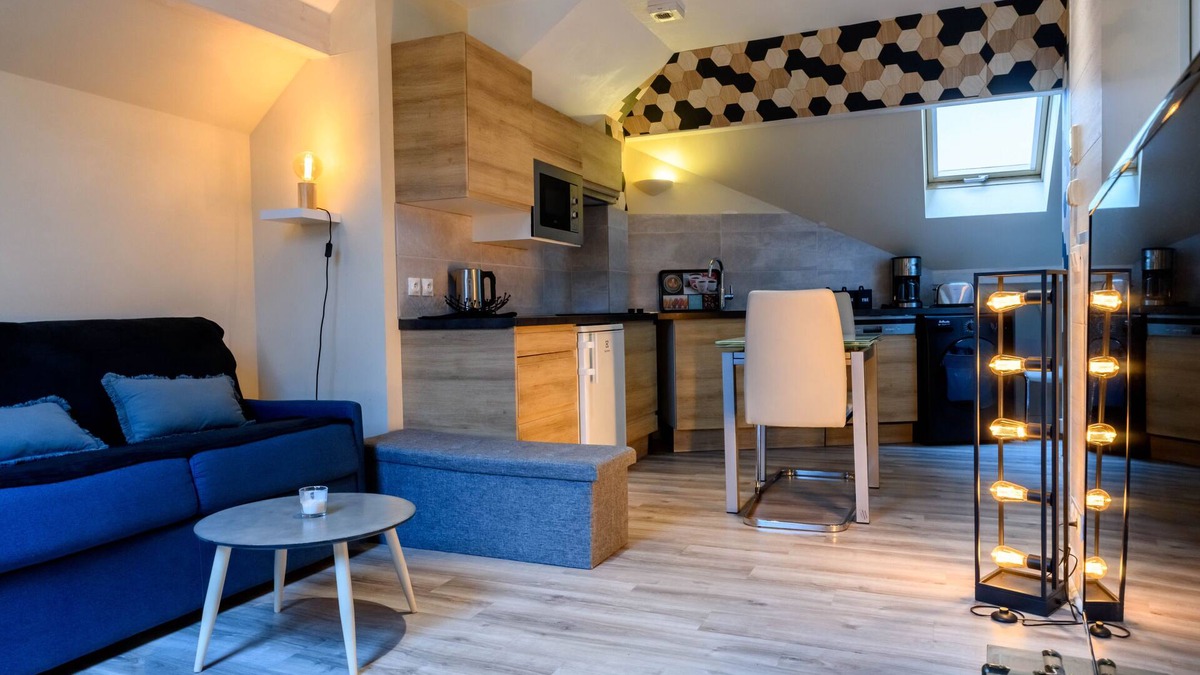 Duingt Apartment | On the shore of Lake Annecy, Loft-style accommodation in a residence with private beach