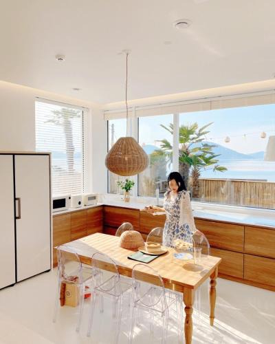 Geoje House | On the Sunset Mansion