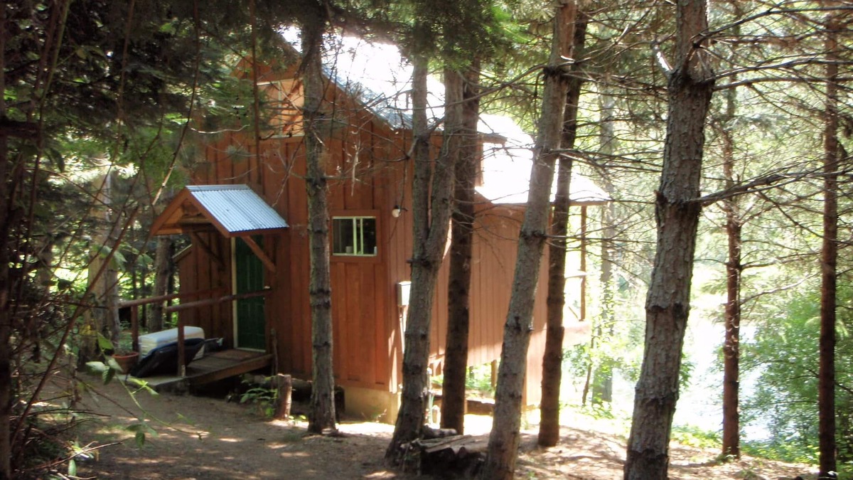 Douglas City Cabin | On the Trinity River, Fire Pit, Dogs OK, Privacy, Historic Miner's Cabin