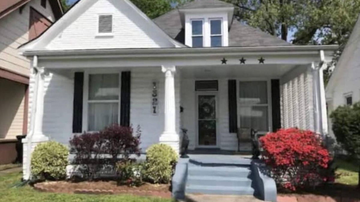 Paducah Cottage | Once Upon a Time Cottage, home away from home. Dog friendly, close to downtown