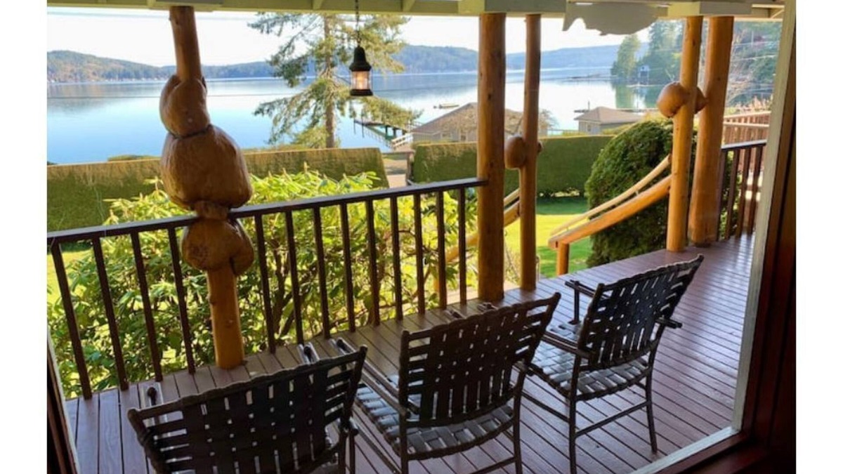 Union House | Once Upon A Time ~ Historic Waterfront View Lodge