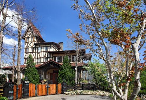 Ren'ai House | Oncoming Luck Villa