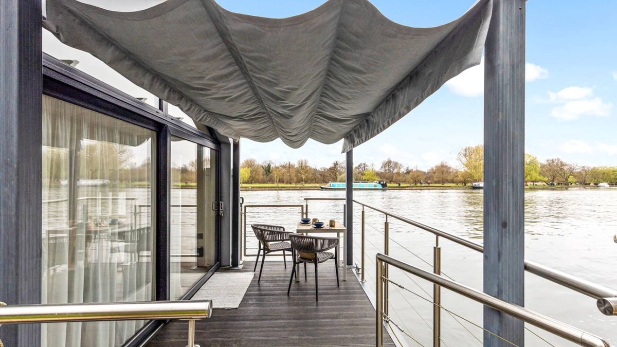 Henley Apartment | Ondine Houseboat on the Thames - From 160 Per Night