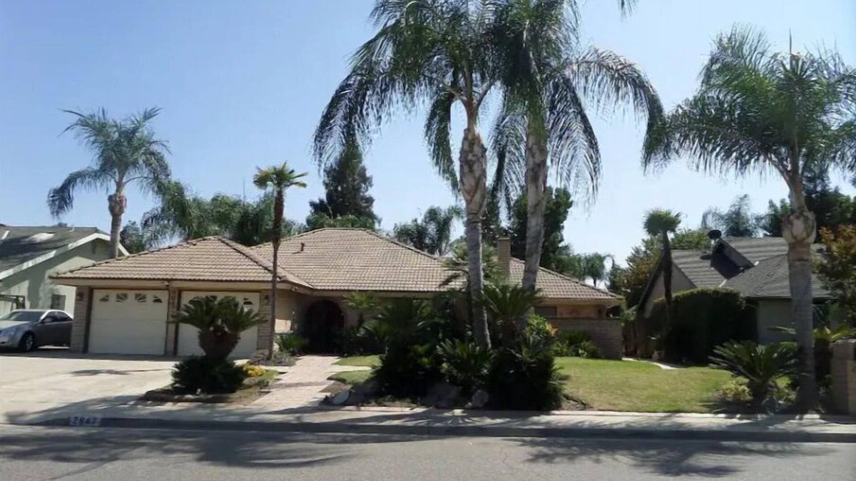 Visalia House | One Bdrm, private bathroom, kitchenette, laundry facilities & gated patio.