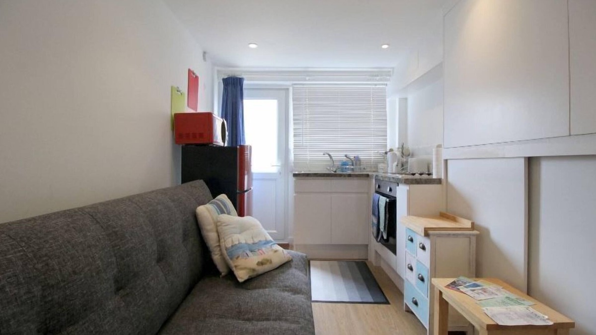 Seaford Apartment | One bed apartment near beach
