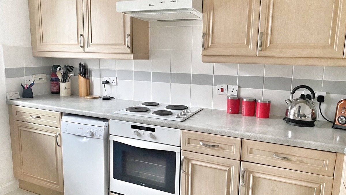 Aberdeen West End Apartment | One Bed central apt with parking