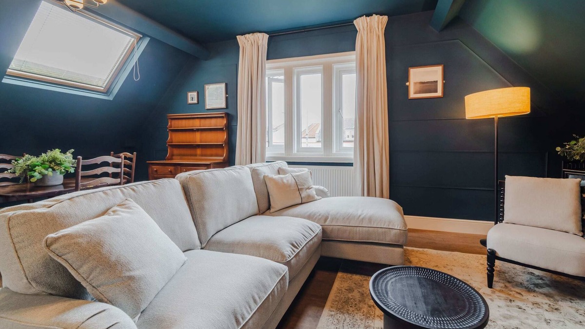 Hoylake Apartment | One Bed Luxury Hoylake Penthouse