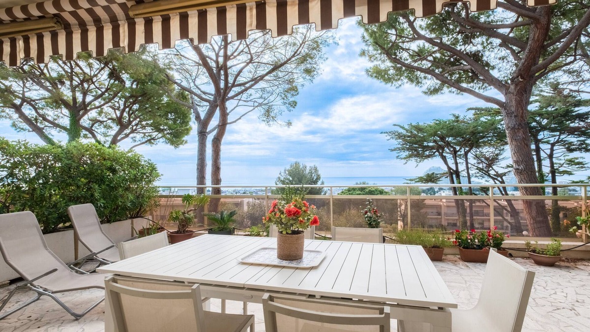 Bastide Giraud Apartment | One-bedroom apartment with sea view, pool, and tennis court