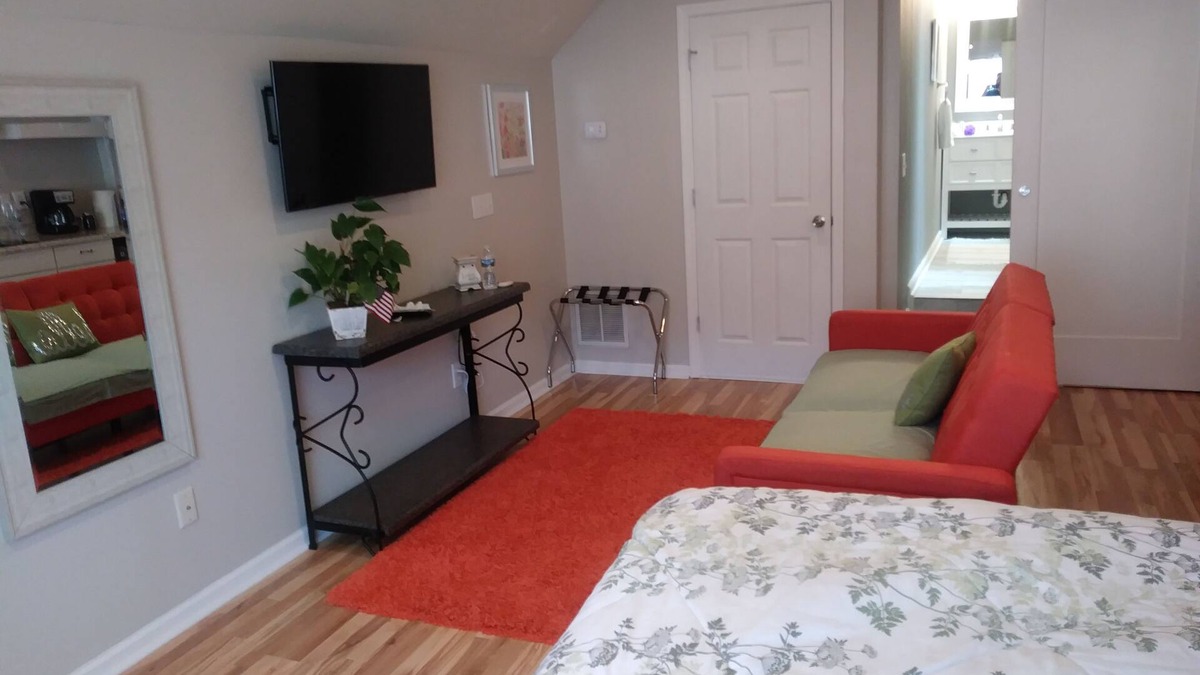 Mount Pleasant Apartment | One Bedroom And Nice Walk In Shower Close To The Beach Close To Isle