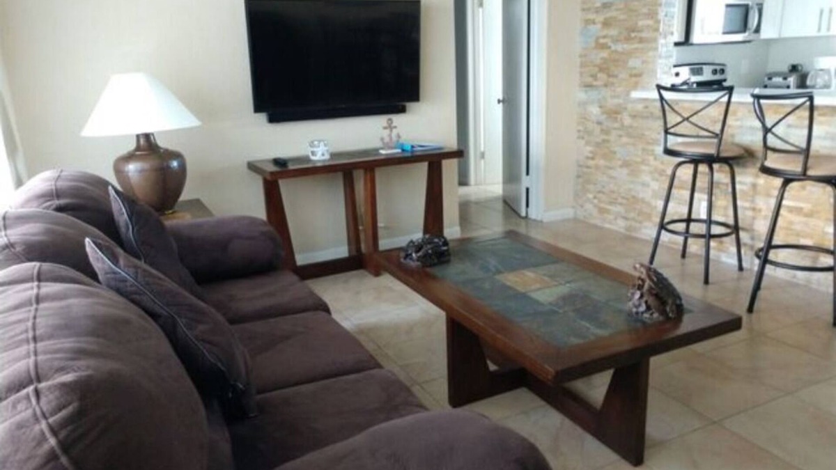 Hillsboro Beach Apartment | One Bedroom Apartment #110