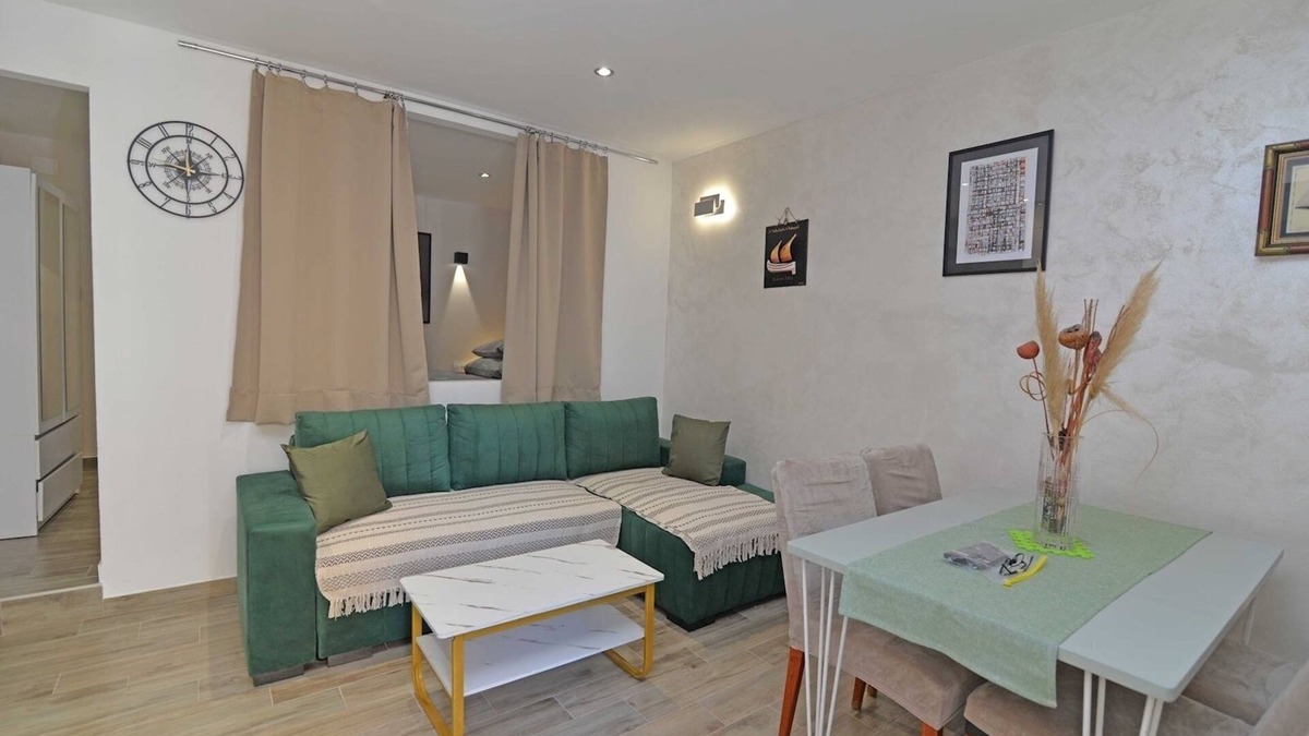 Veli Losinj Apartment | One bedroom apartment with air-conditioning Veli Lošinj, Lošinj (A-24590-a)
