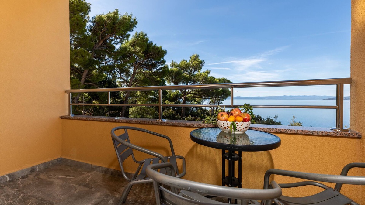 Krvavica Apartment | One bedroom apartment with balcony and sea view Krvavica, Makarska (A-23540-a)