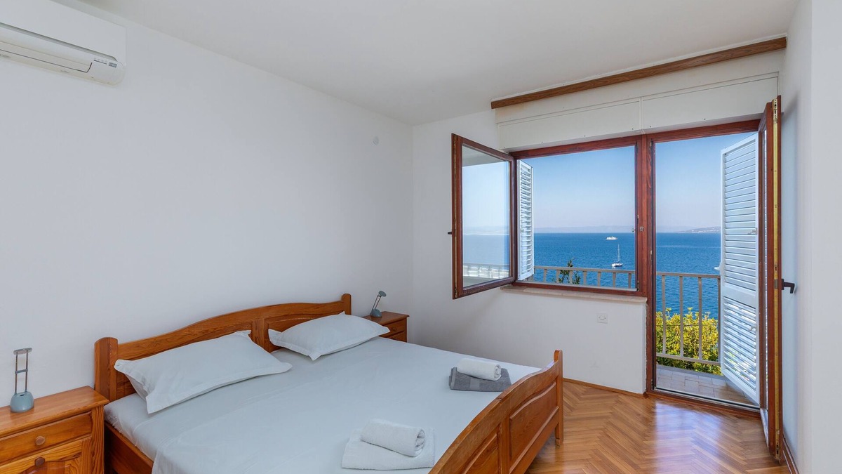 Bratus Apartment | One bedroom apartment near beach Bratuš, Makarska (A-22135-b)
