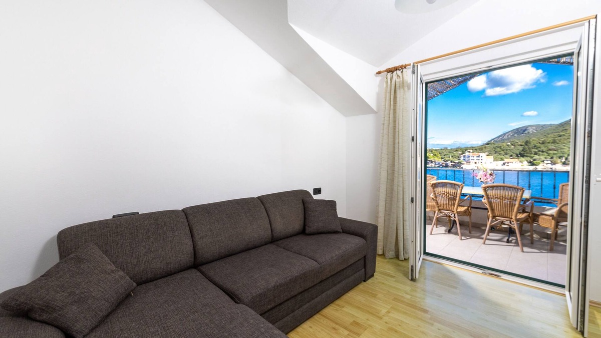 Pokrivenik Apartment | One bedroom apartment near beach Cove Pokrivenik, Hvar (A-2073-f)