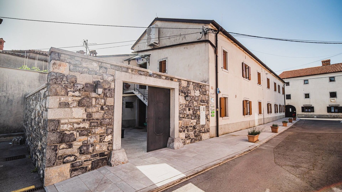Lokev Apartment | One bedroom apartment for 3 in Guesthouse Muha