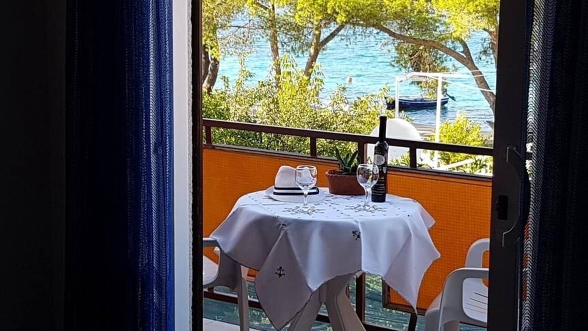 Loviste Apartment | One bedroom apartment with balcony and sea view Lovište, Pelješac (A-15150-a)