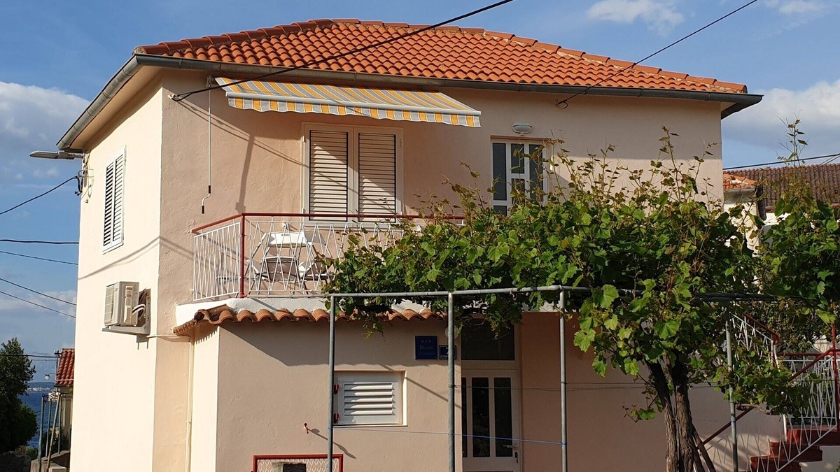 Lukoran Apartment | One bedroom apartment with terrace Lukoran, Ugljan (A-17391-a)