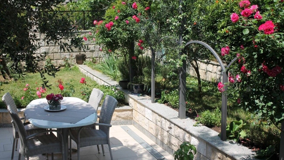 Gorinka Apartment | One bedroom apartment with balcony and sea view Makarska (A-21911-b)