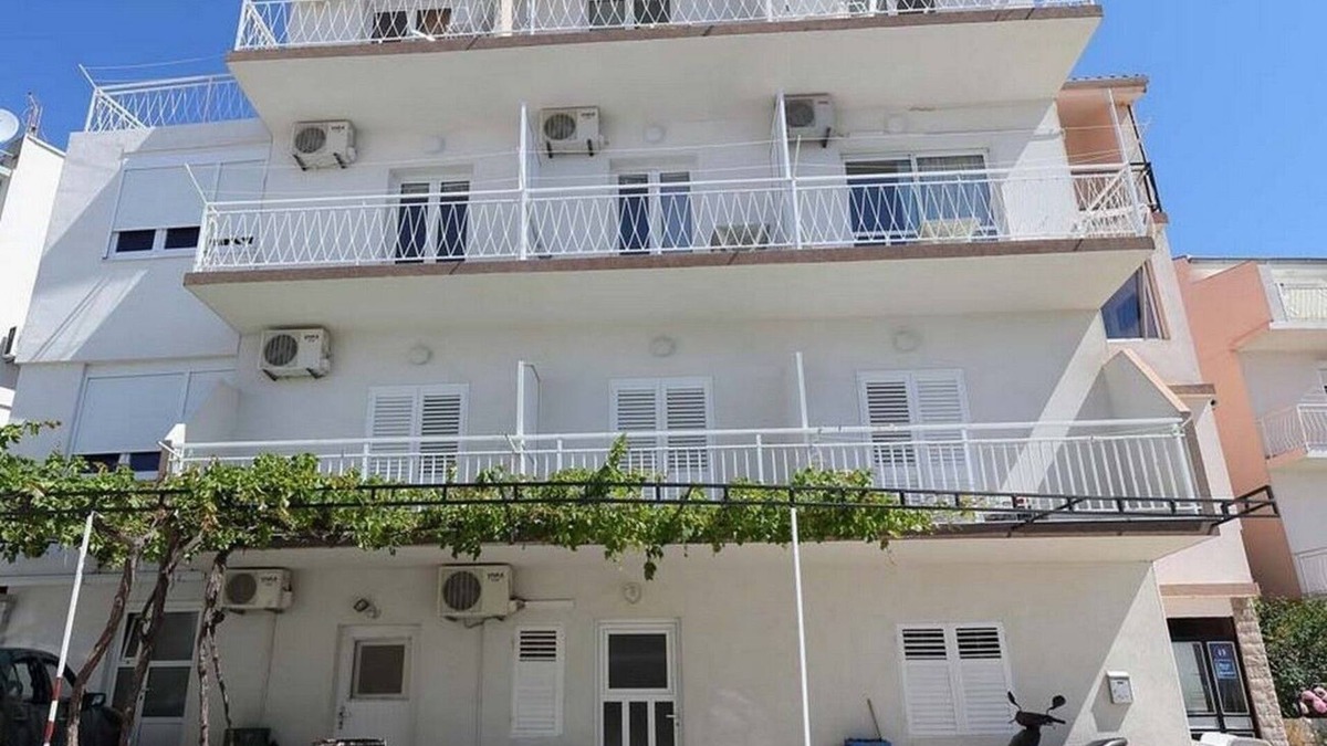 Blato Apartment | One bedroom apartment with terrace and sea view Živogošće - Blato, Makarska (A-22253-g)