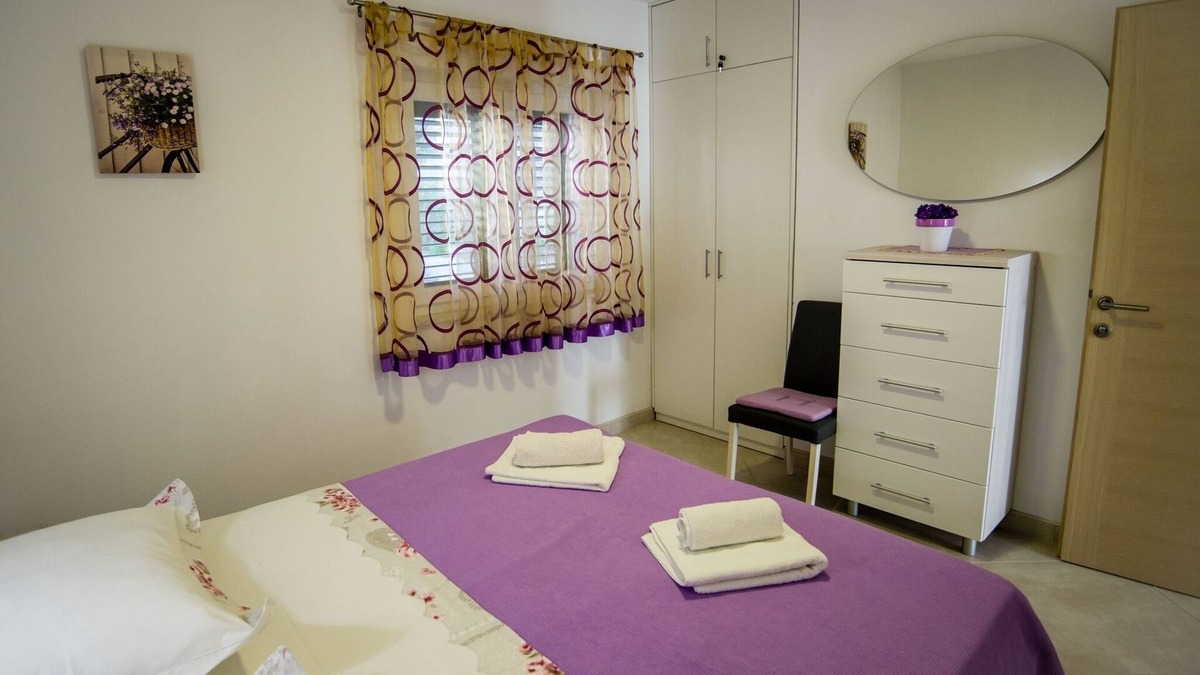 Promajna Apartment | One bedroom apartment near beach Promajna, Makarska (A-2605-d)