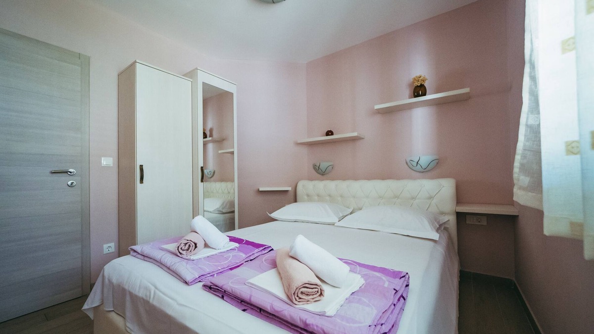 Promajna Apartment | One bedroom apartment with balcony Promajna, Makarska (A-6849-c)