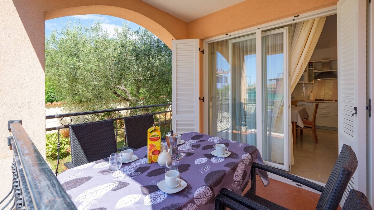 Basanija Apartment | One bedroom apartment with terrace Bašanija, Umag (A-3402-a)