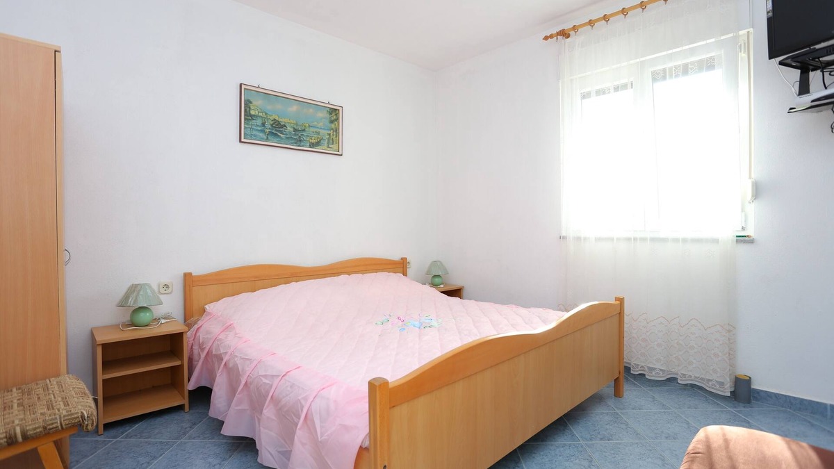 Slatine Apartment | One bedroom apartment near beach Slatine, Čiovo (A-14541-c)