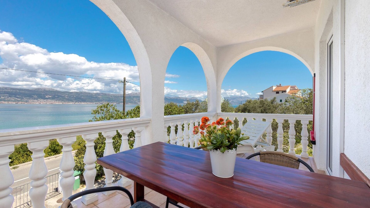 Municipality of Trogir Apartment | One bedroom apartment near beach Arbanija, Čiovo (A-19527-b)