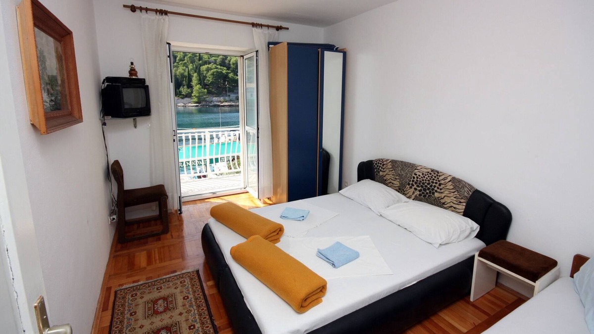 Stomorska Apartment | One bedroom apartment with balcony Stomorska, Šolta (A-781-c)