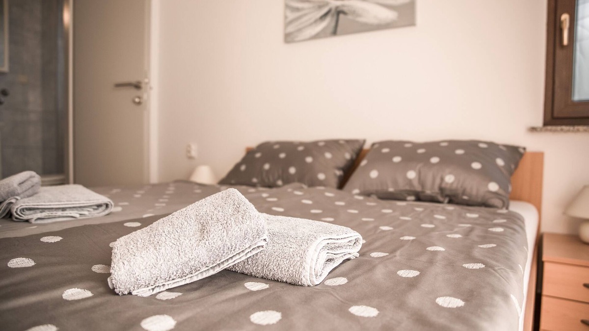 Vrsi Apartment | One bedroom apartment near beach Vrsi - Mulo, Zadar (A-5848-b)
