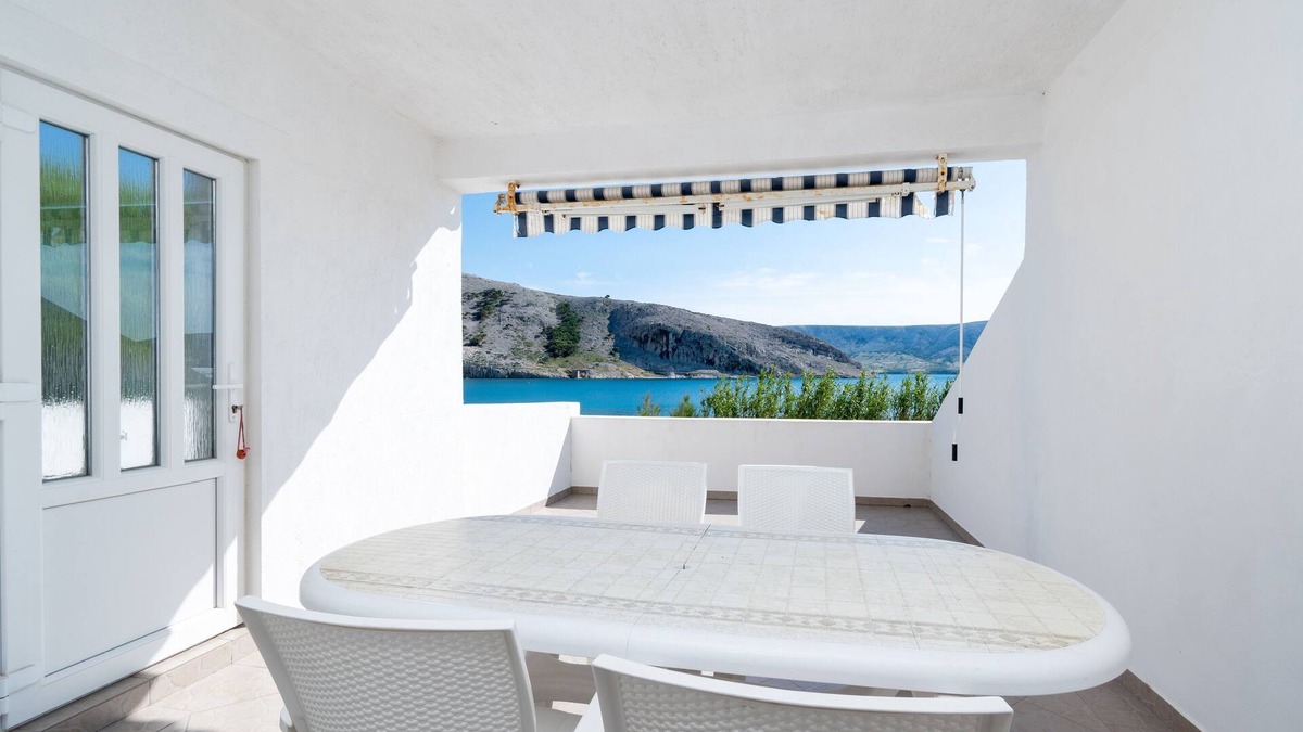 Metajna Apartment | One bedroom apartment near beach Metajna, Pag (A-6395-b)