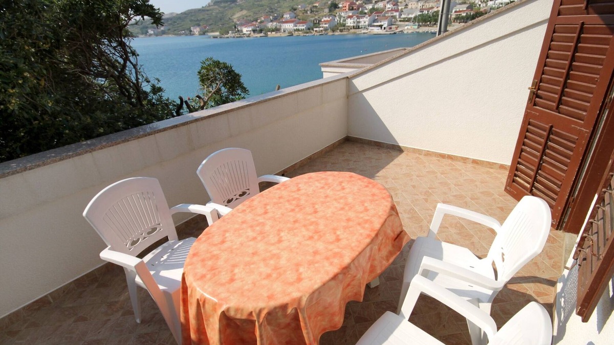 Metajna Apartment | One bedroom apartment near beach Metajna, Pag (A-6465-b)