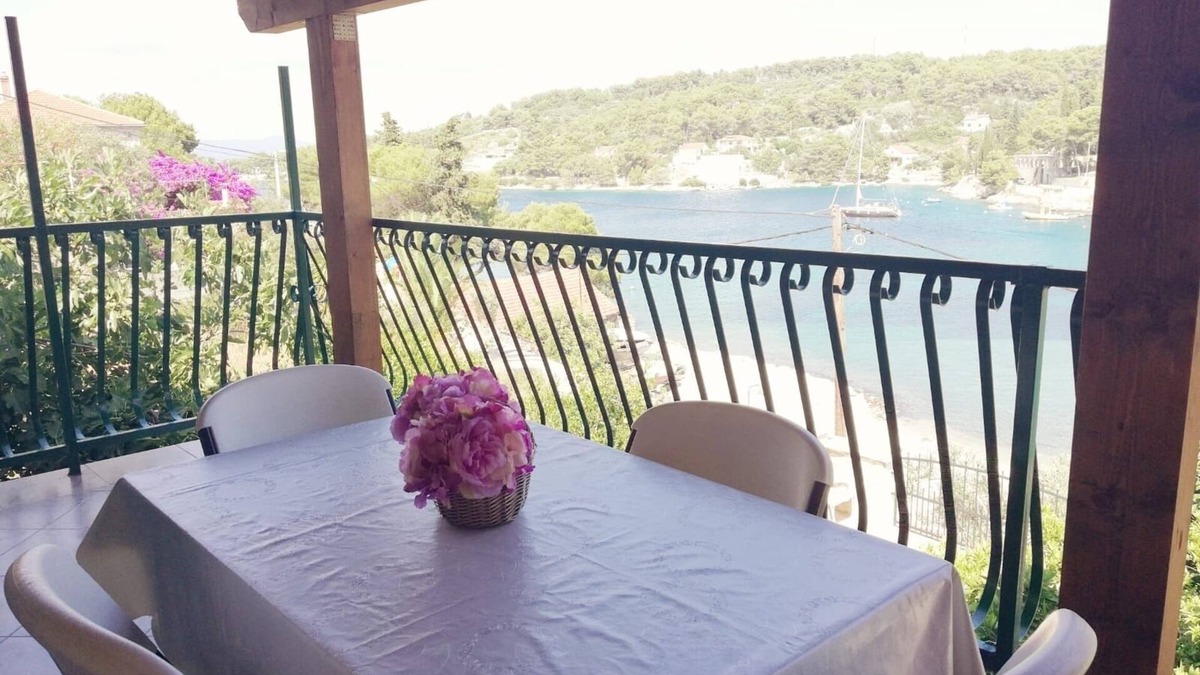 Rogac Apartment | One bedroom apartment near beach Rogač, Šolta (A-5166-a)