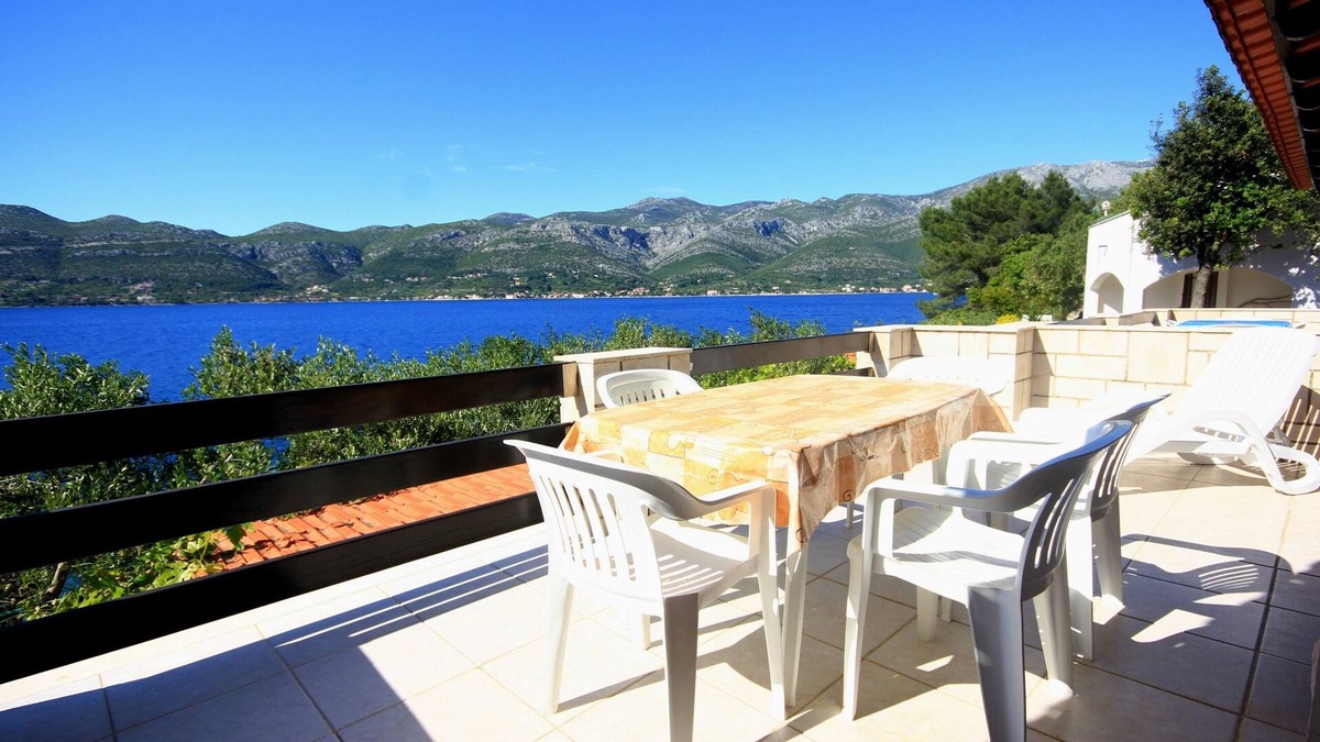 Cove Tri Zala (Zrnovo) Apartment | One bedroom apartment near beach Tri Žala, Korčula (A-174-b)