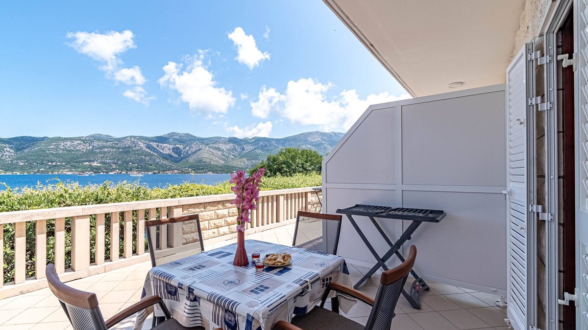 Cove Tri Zala (Zrnovo) Apartment | One bedroom apartment near beach Tri Žala, Korčula (A-9237-c)