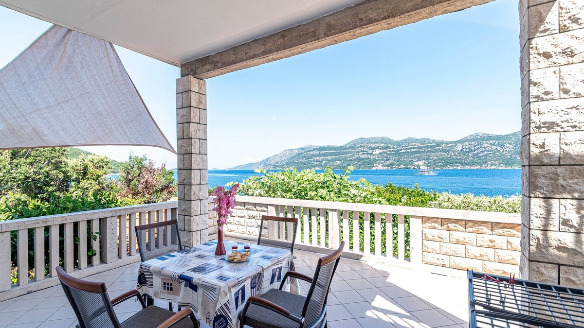 Cove Tri Zala (Zrnovo) Apartment | One bedroom apartment near beach Tri Žala, Korčula (A-9237-b)