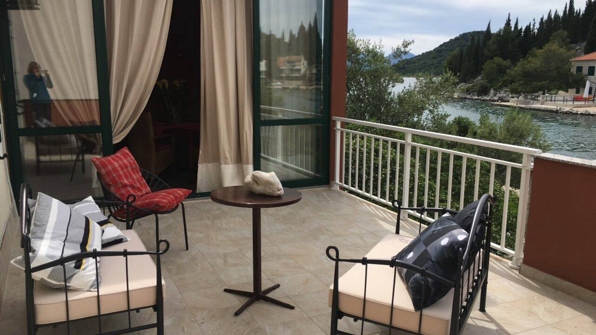 Blace Apartment | One bedroom apartment near beach Blace, Neretva Delta - Ušće Neretve (A-16068-d)