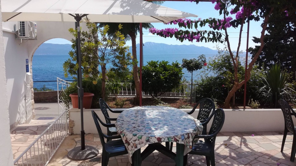 Brist Apartment | One bedroom apartment near beach Brist, Makarska (A-505-b)